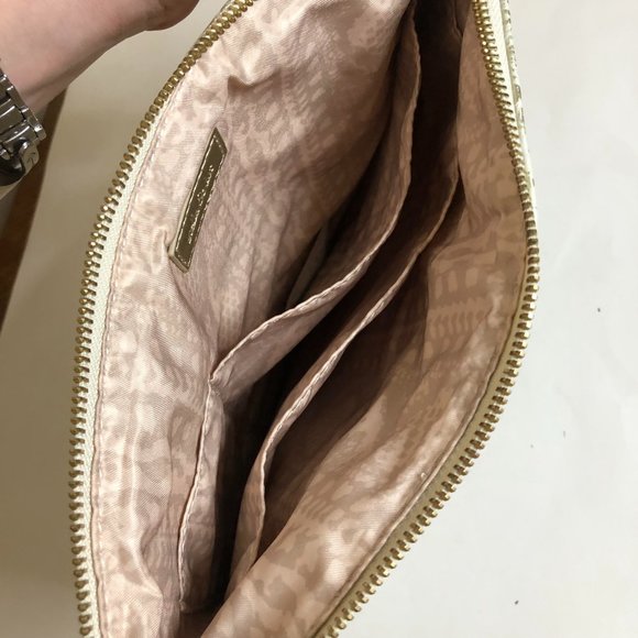 NWOT! Stella & Dot Gold & Cream Alligator Clutch - Picture 3 of 4